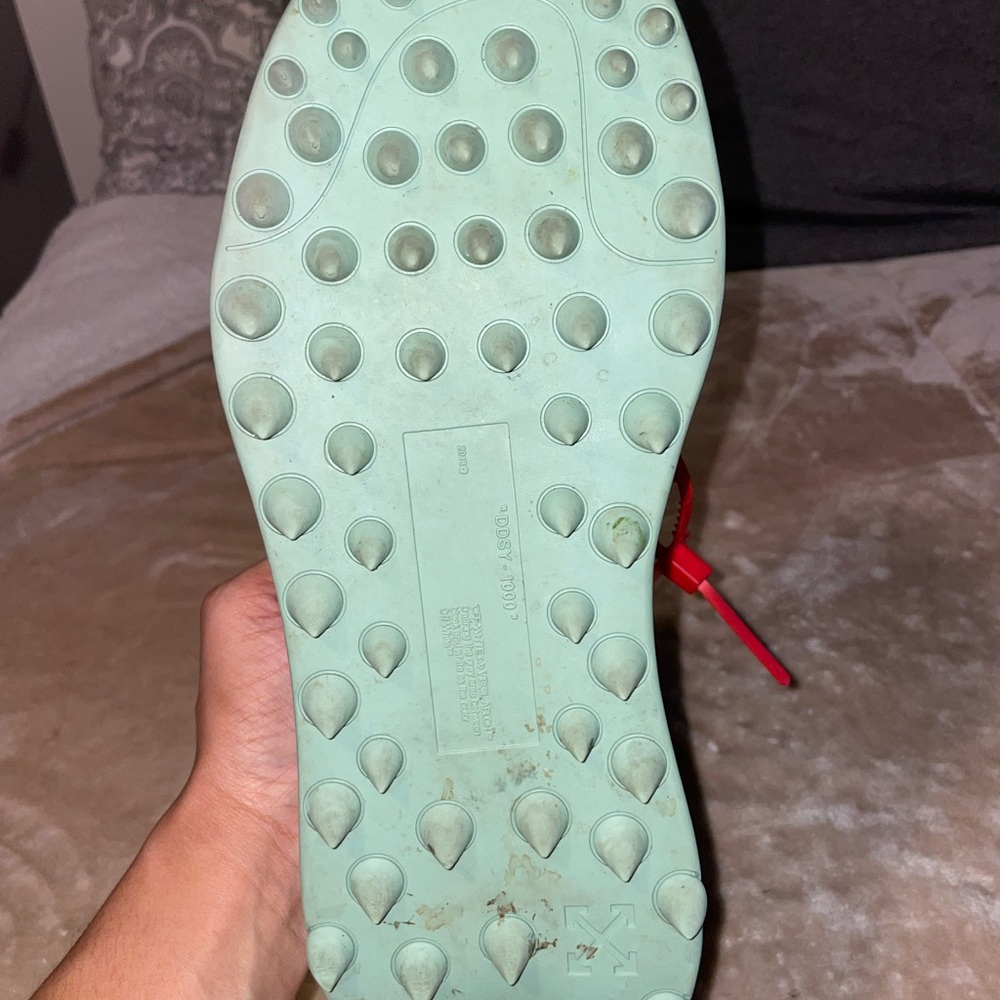 Off-White
Odsy-1000 Arrow-motif sneakers - Picture 4 of 4